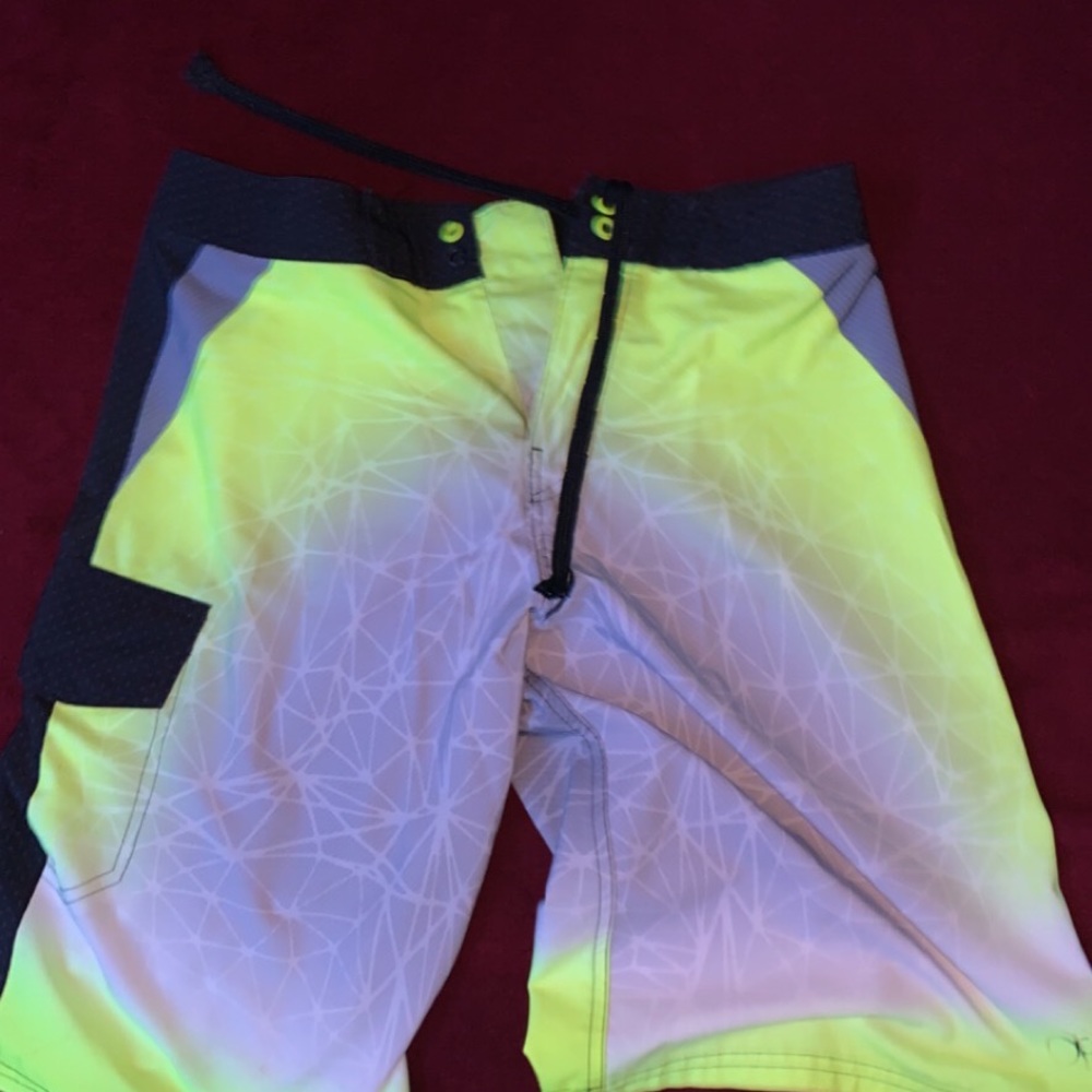 Highlight color swimming trunks